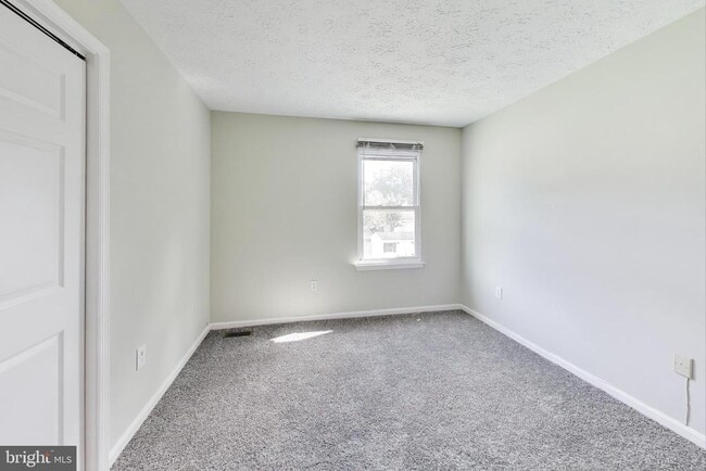 Building Photo - 8813 Francesca Dr