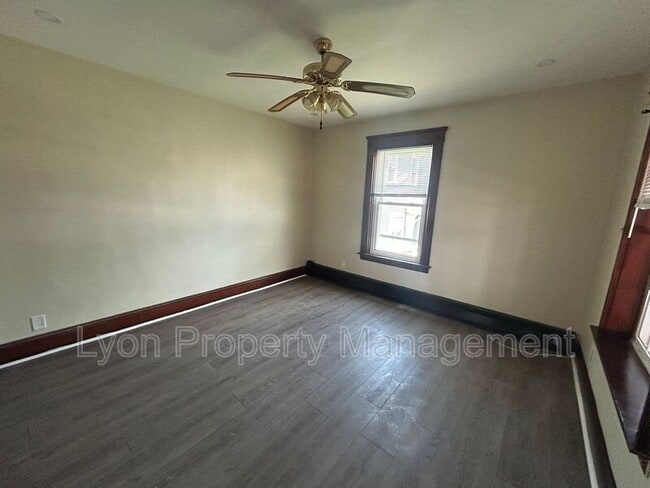 Building Photo - 568 Elm St