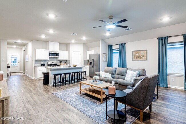 Building Photo - 125 Lake Ridge Dr