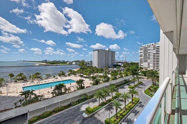Building Photo - 2100 S Ocean Ln