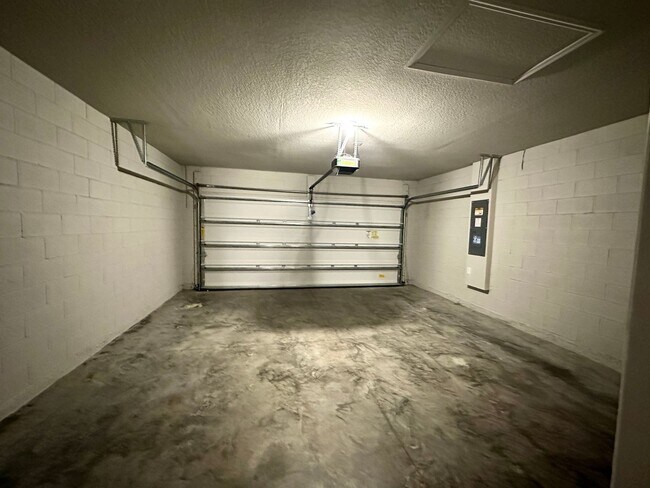 Building Photo - House for rent in Clermont in a convenience location