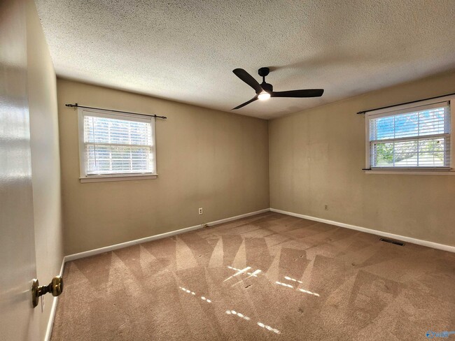 Building Photo - 6107 Trailwood Dr