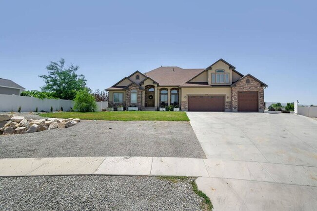 Building Photo - 358 Wrangler Ct