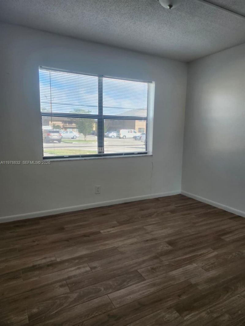 Building Photo - 10037 Winding Lake Rd