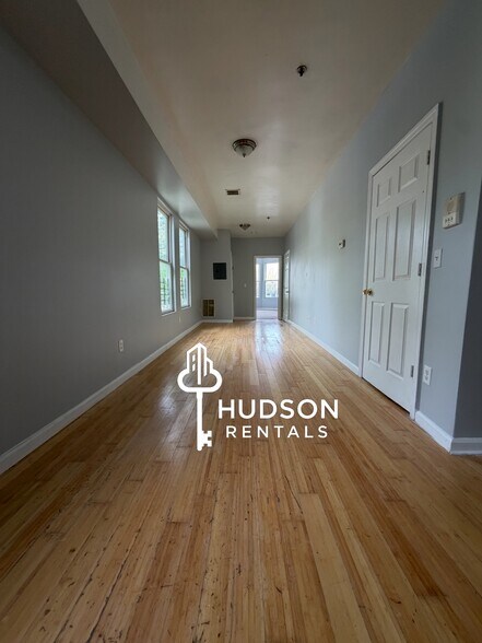 625 Bramhall Ave 1R - 623 Bramhall Ave