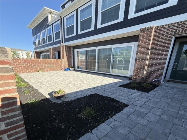 Building Photo - 302 Highbridge Ln