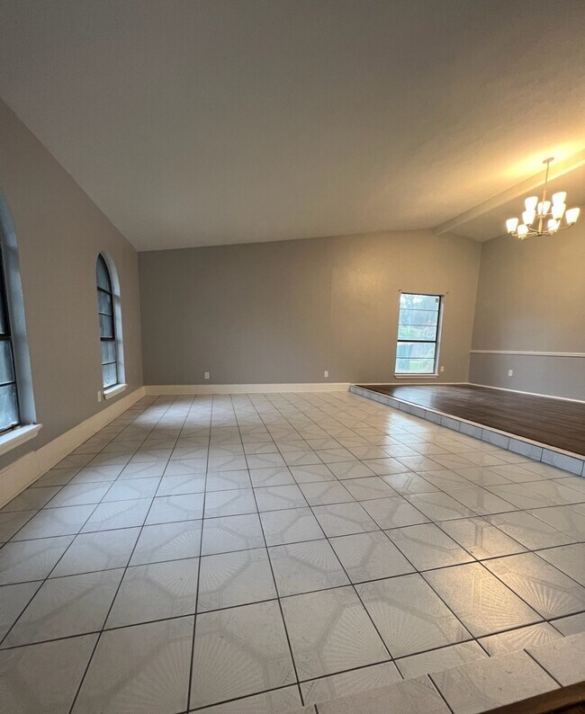 Building Photo - 8103 Edgebrook Forest Ct