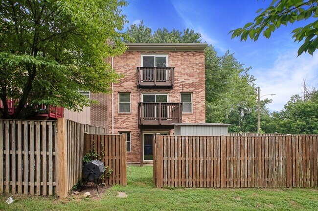 Building Photo - 5128 Cliffhaven Dr