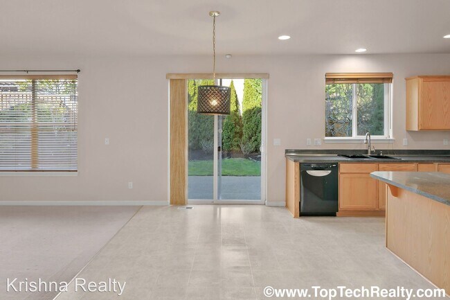 Building Photo - 4 br, 2.5 bath House - 15955 SW Towhee Ln