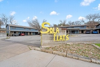 Building Photo - Perfectly Located Townhome in South Austin
