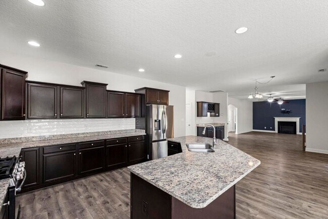 Building Photo - Gorgeous Home Offering Over 3000 HSF!