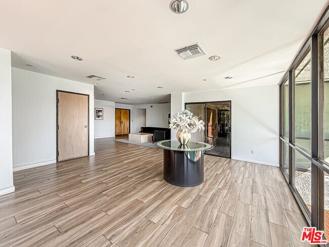 Building Photo - 1133 5th St