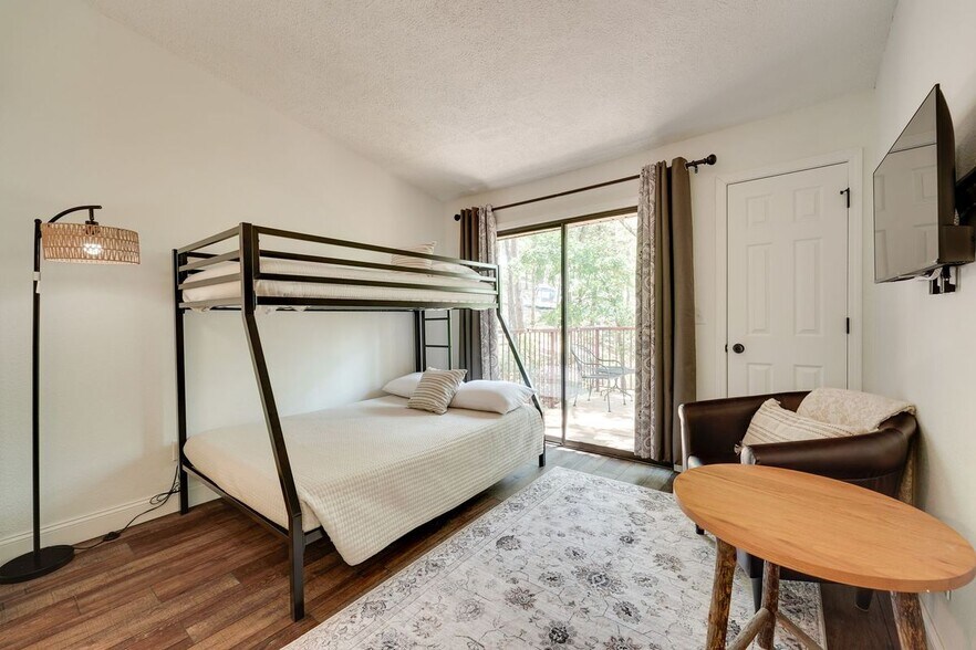 Building Photo - 395 Ozark Mountain Resort Dr