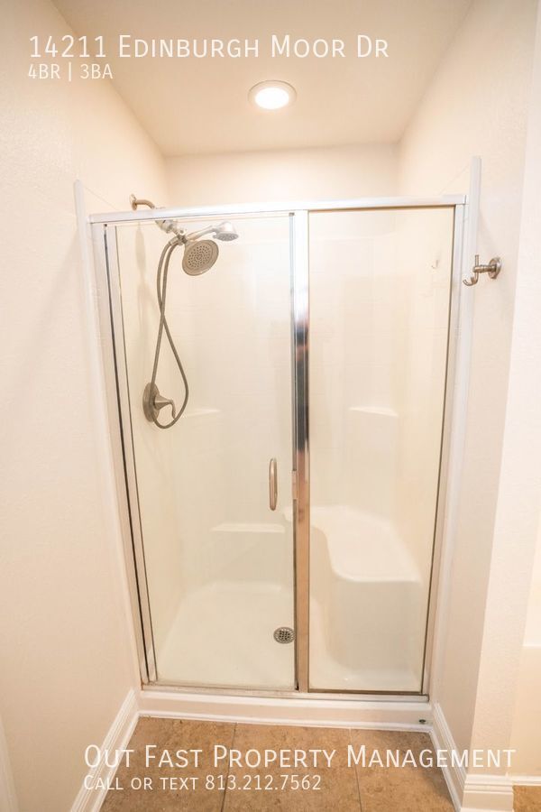Building Photo - Spacious and Modern 4-Bedroom Home with a ...
