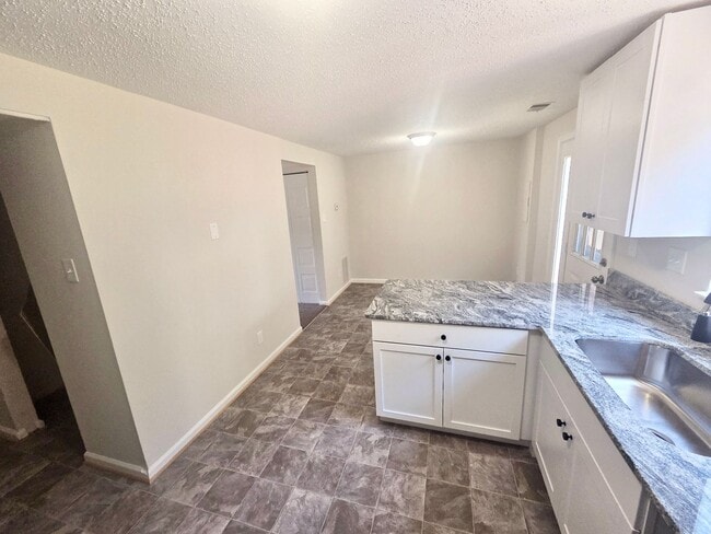 Building Photo - Laural Lakes Townhome for Rent