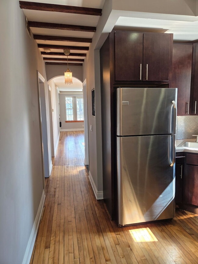 Building Photo - 844 N Harding Ave