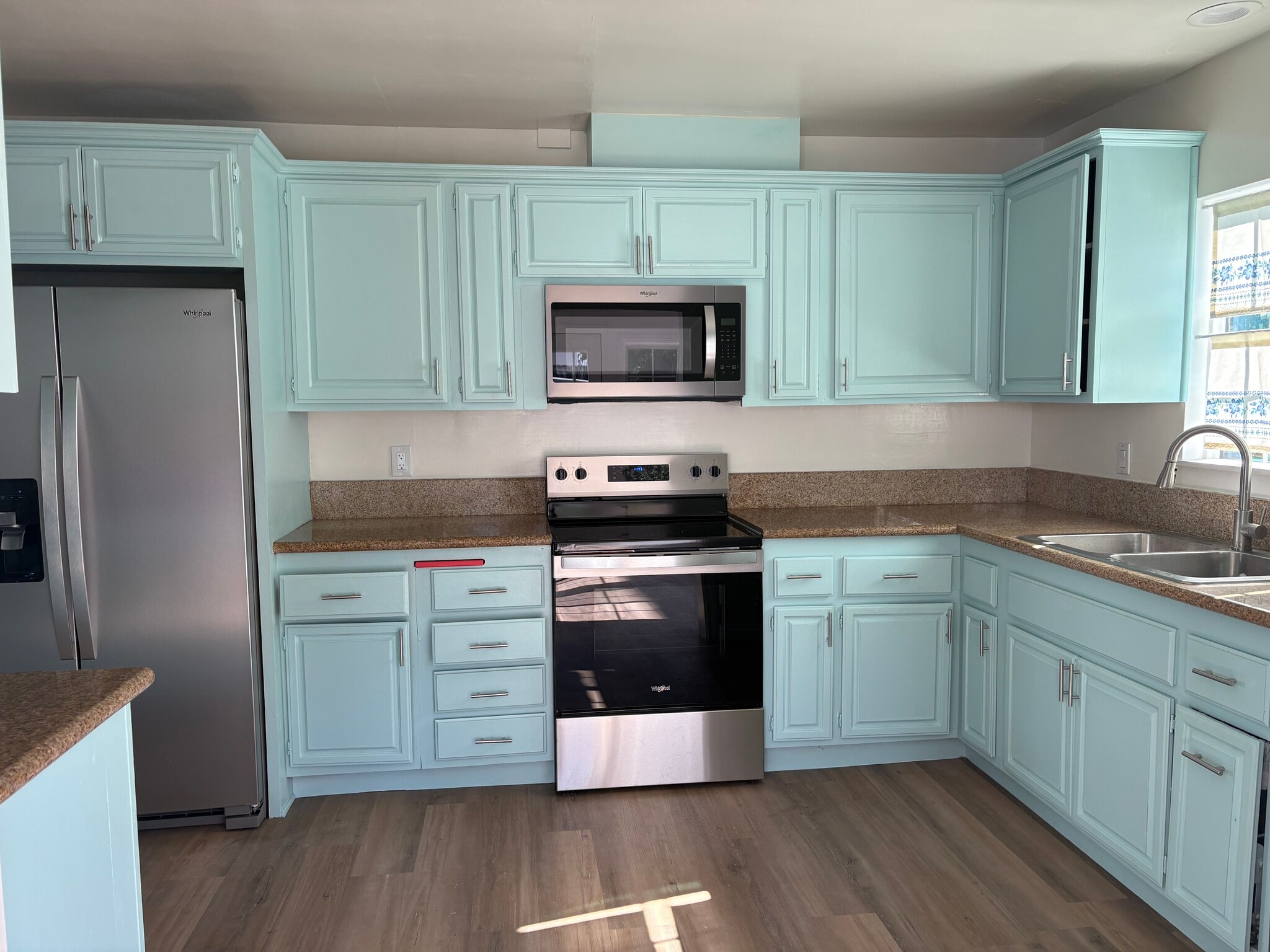 Building Photo - 2405 Perkins Ln