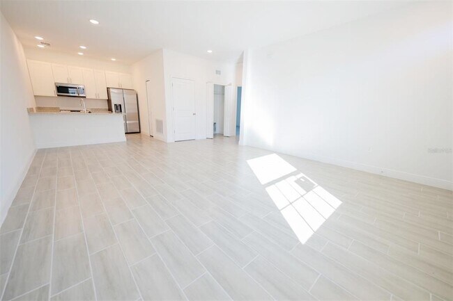 Building Photo - 1736 Pacific Rd