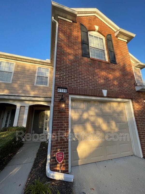 Building Photo - 4199 Highwood Dr