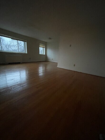 Building Photo - 35 Burnside Ave