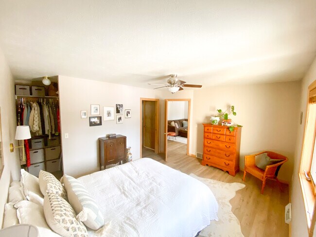 Building Photo - 13057 Velp Ave