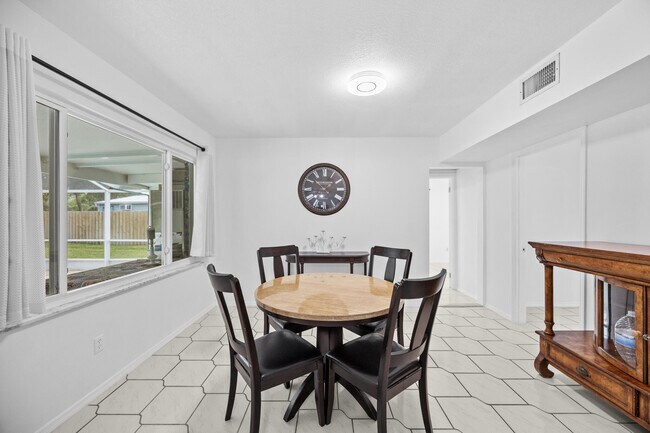 Building Photo - 1742 W Terrace Dr