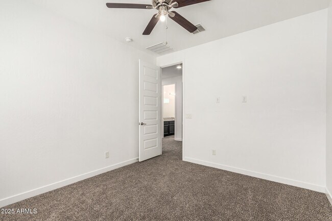 Building Photo - 7138 W Kent Dr