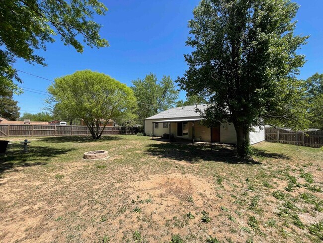 Building Photo - 501 Trotter Ave