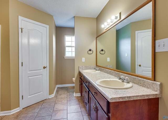 Building Photo - 206 Maddux Ct