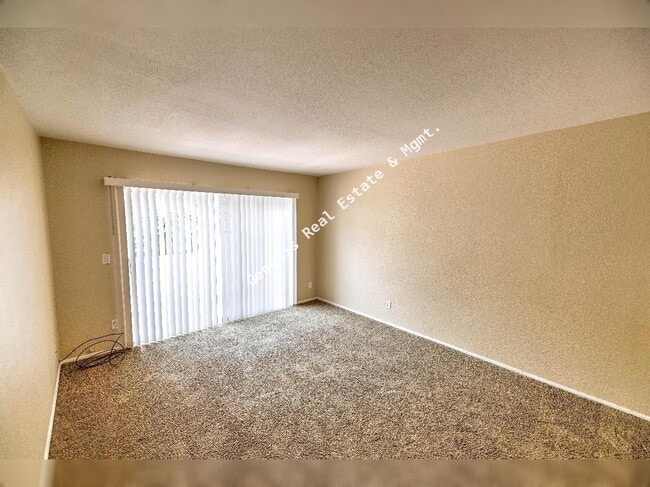 Building Photo - 4741 Calle Elegante