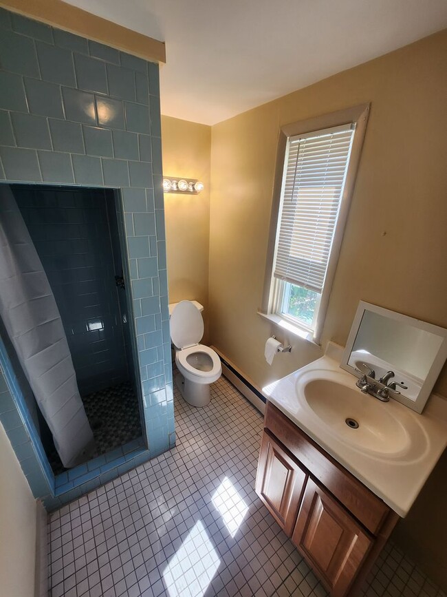 Building Photo - Single Family 4 Bd 2 Bath With Office and ...