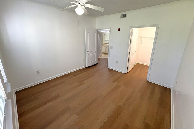 Building Photo - 3 Bedroom with Water View - Villanova at H...