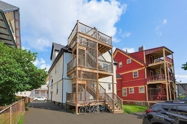 Building Photo - 54 Bloomfield St