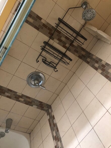 Shower - 6142 Oak Ave