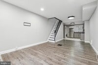 Building Photo - 450 Furrow St