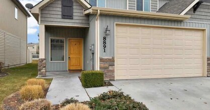 Building Photo - Charming Townhome located in a great area! Coming soon!