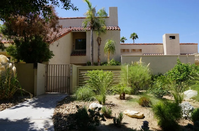 Building Photo - Newly Remodeled, Furnished 3 bed / 2.5 bat...