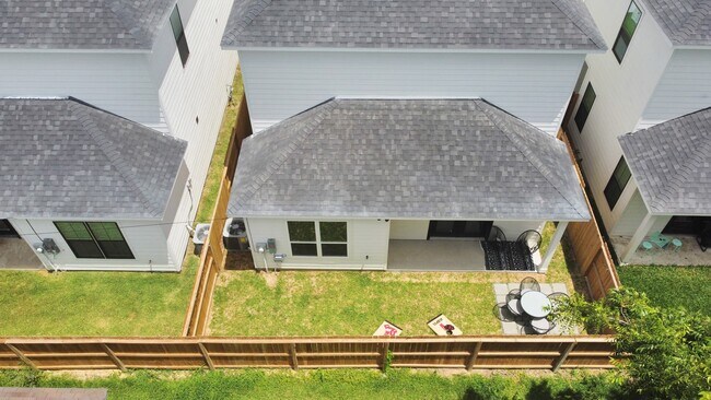 Building Photo - 5308 Denmark St