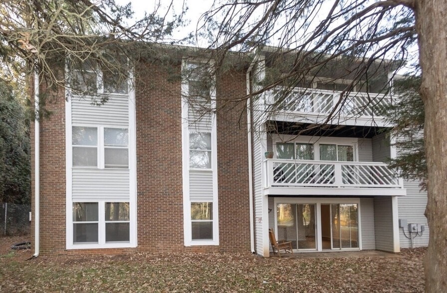 Building Photo - 9500 Shannon Green Dr