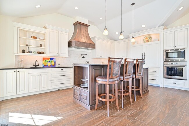 Building Photo - 400 17th St S