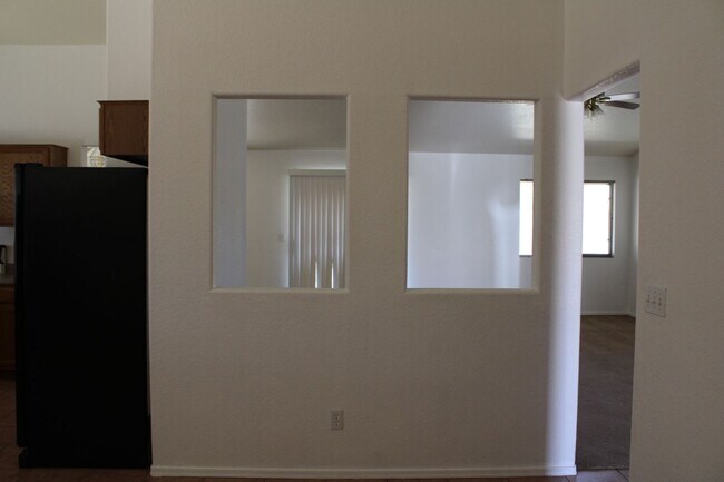 Building Photo - Welcome to this spacious 4 bedroom, 2 bathroom home just waiting for you!