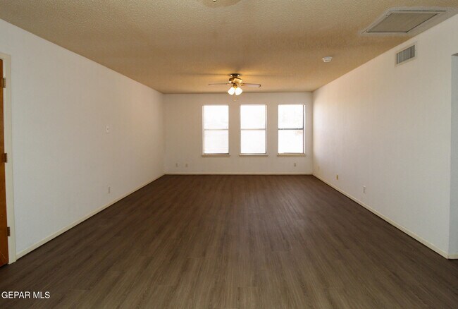 Building Photo - 7465 Stoney Hill Dr