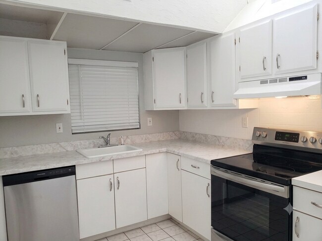 Building Photo - 164 Tradewinds Dr NW