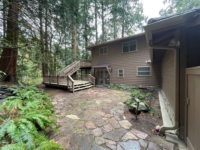 Building Photo - 10800 Lathrop Ln NW