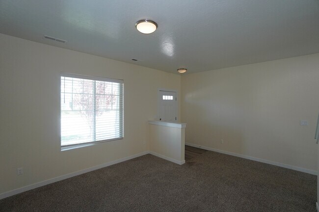 Building Photo - 3061 W Silver River St
