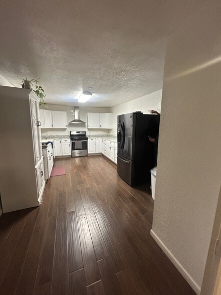 Building Photo - 603 N 1st St