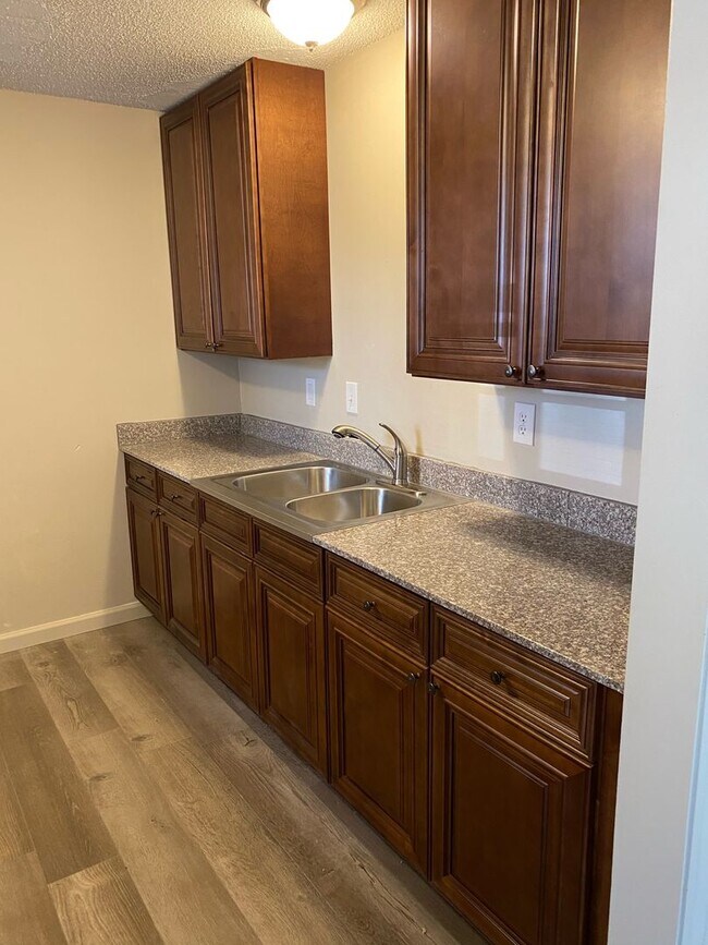 Building Photo - 2 Bedroom Ground Level Apartment in Columbia