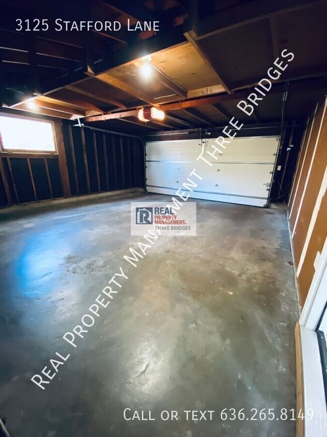 Building Photo - 3125 Stafford Ln