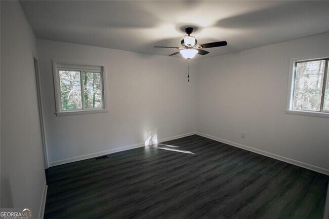 Building Photo - 2879 Tiffany Dr SW