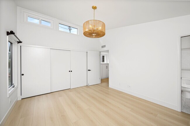 Building Photo - 518 Euclid St